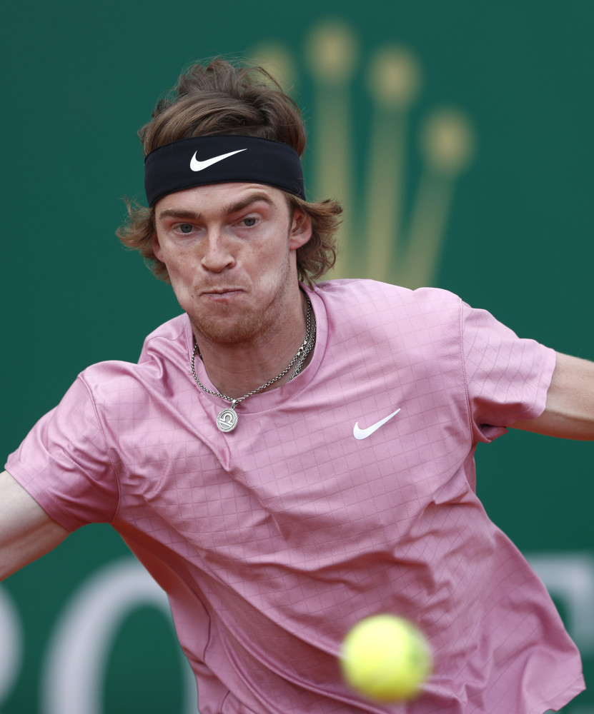 他们通过不 他们通过不